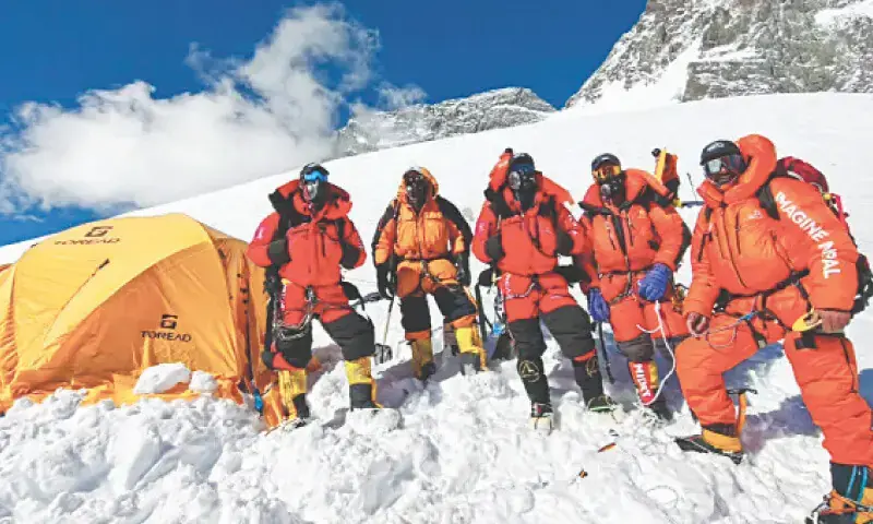 10 climbers missing after Broad Peak avalanche