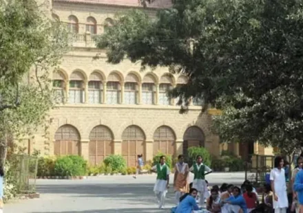 Private schools in Sindh to decide weekly working days at their own convenience, education department says