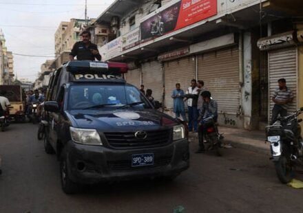 Foreign-based gangsters operating extortion network in Karachi: AIG