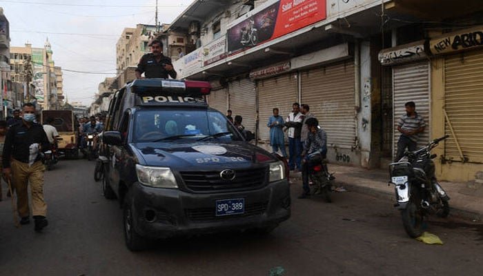 Foreign-based gangsters operating extortion network in Karachi: AIG