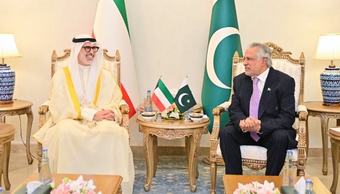 Pakistan, Kuwait discuss ways to enhance defence, economic partnership