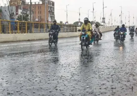 Parts of Karachi receive light showers; more rain expected