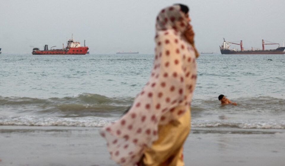 No breakthrough on Strait of Hormuz as Trump halts attack on Iran