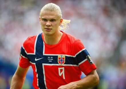 Norwegian soccer star Erling Haaland's top-tier summer continues, snags pinnacle of celebrity photo-ops