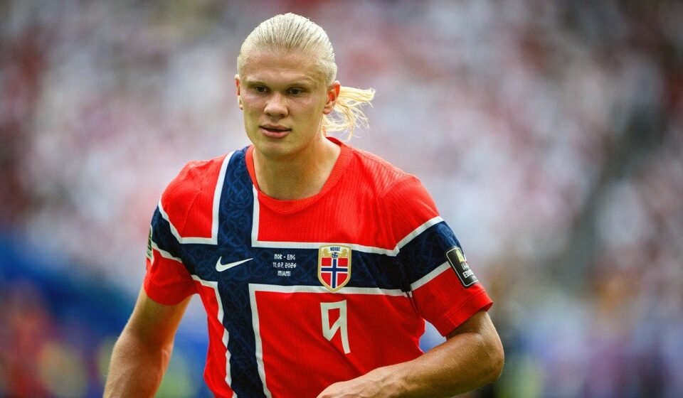 Norwegian soccer star Erling Haaland's top-tier summer continues, snags pinnacle of celebrity photo-ops